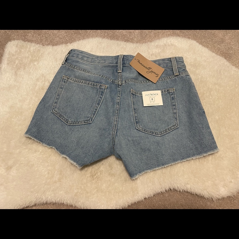 Maxwell james JUST BLACK jean shorts size s (2 or 27)